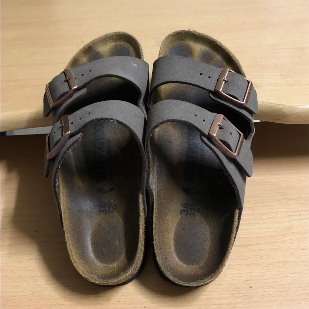Arizona Birkenstock in color “Mocha” Size 36/5.5
